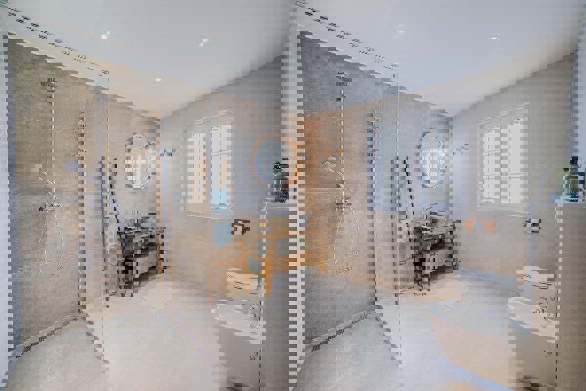 Casa con piscina e giardino vicino al mare