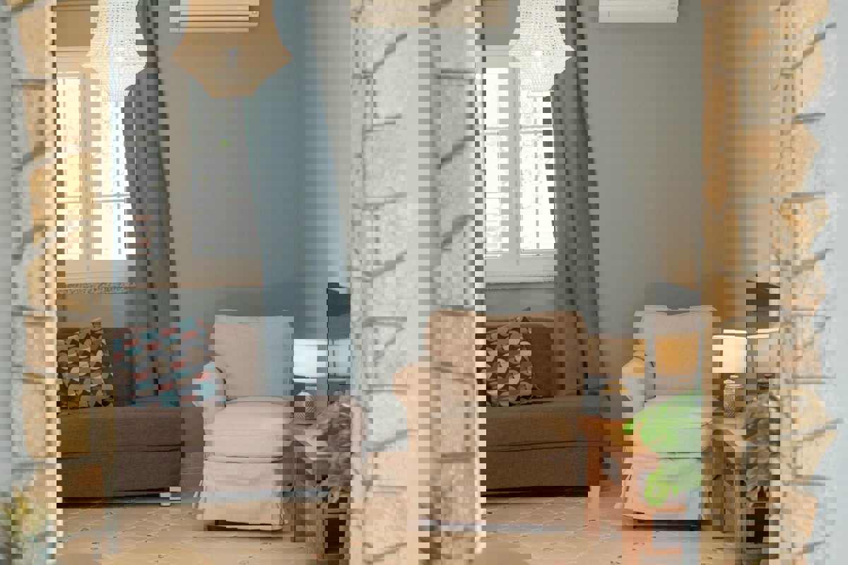 Casa con piscina e giardino vicino al mare