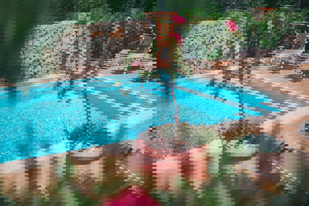 Casa con piscina e giardino vicino al mare