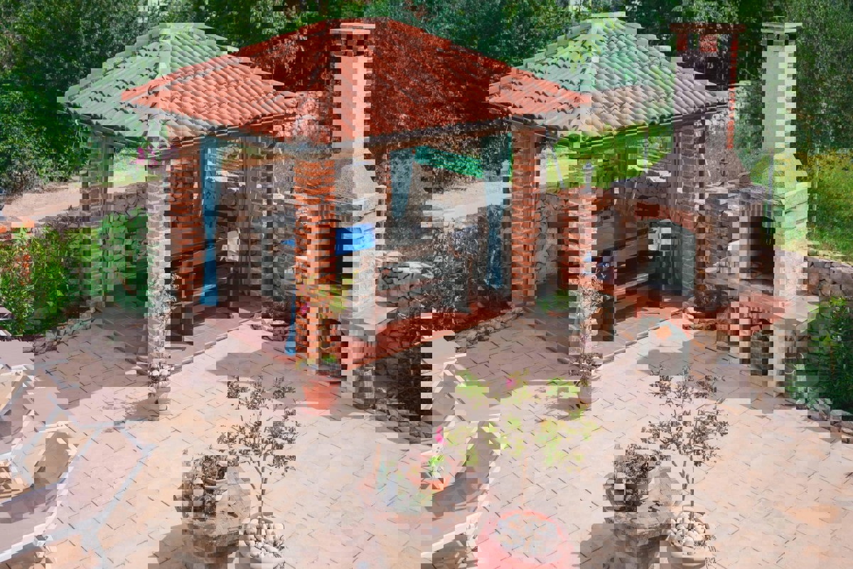 Casa con piscina e giardino vicino al mare