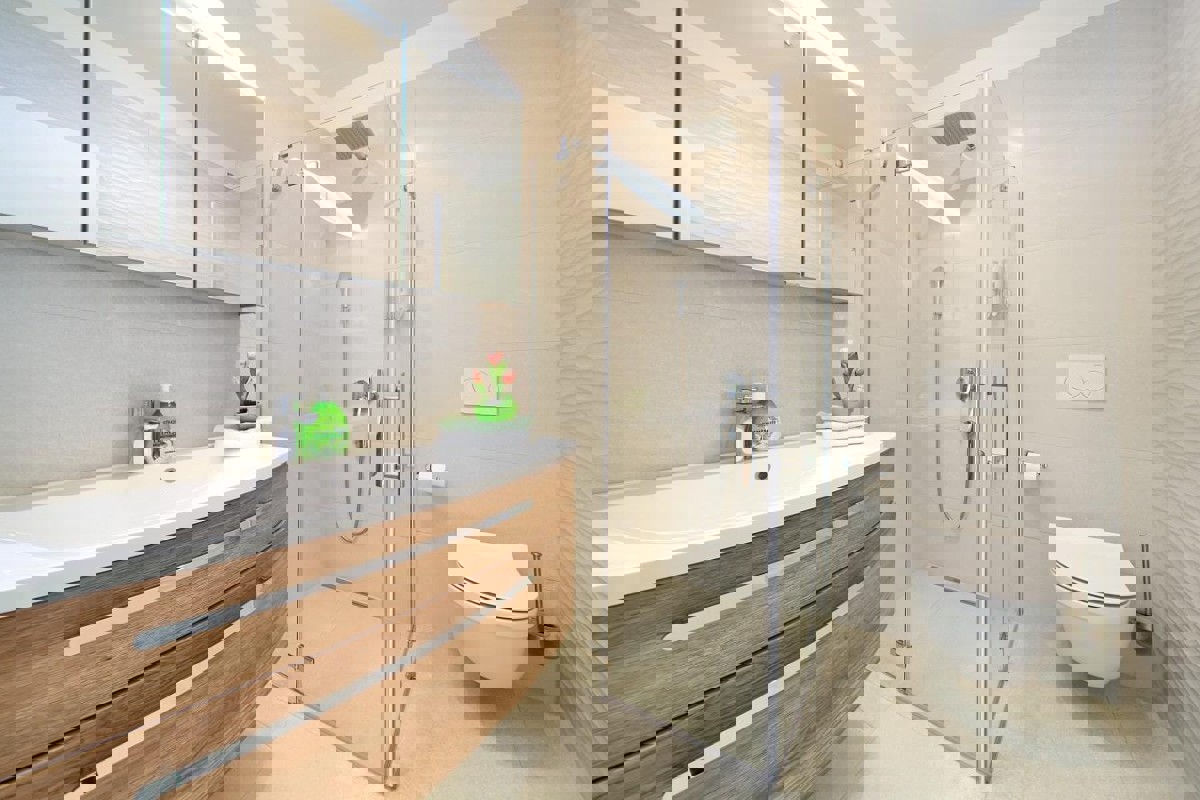 Villa con quattro appartamenti e vista mare