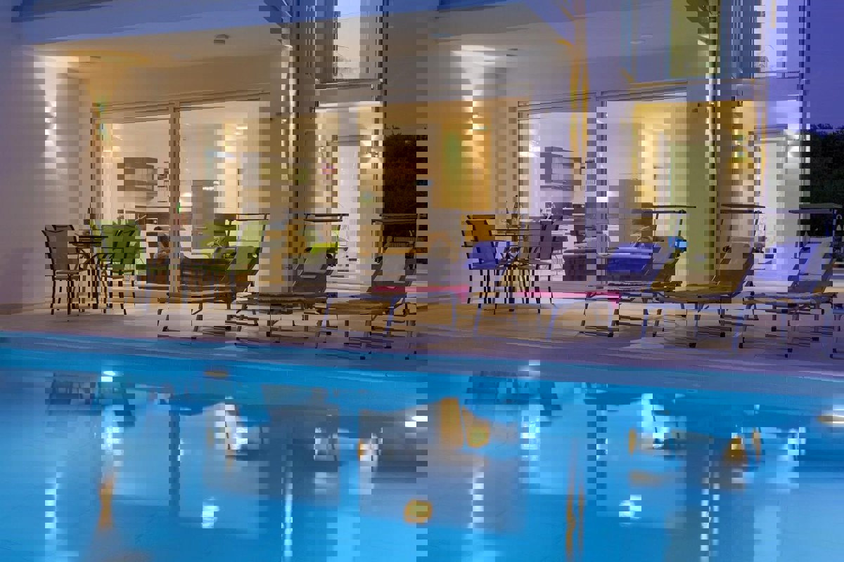 Villa con quattro appartamenti e vista mare