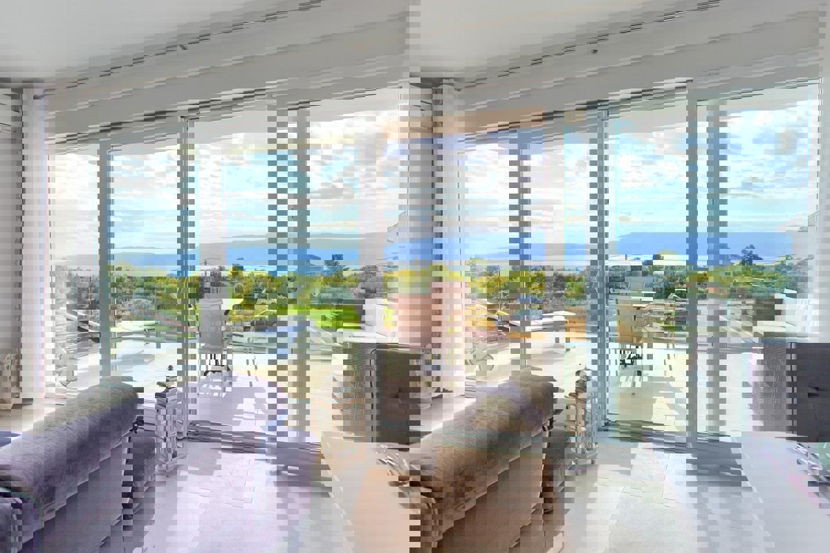 Villa con quattro appartamenti e vista mare