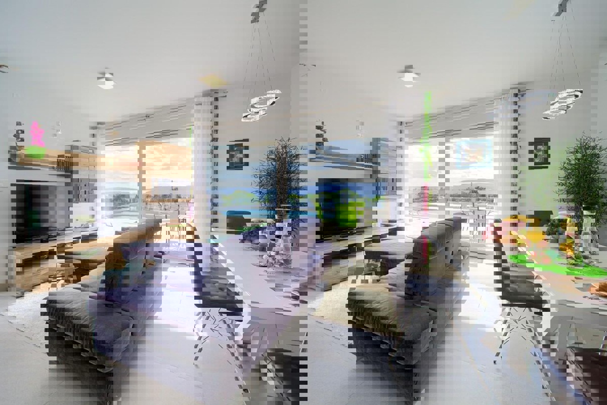 Villa con quattro appartamenti e vista mare