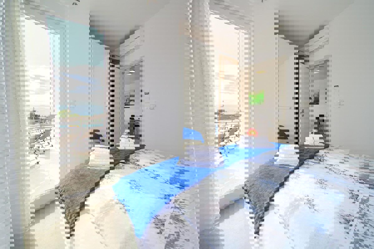 Villa con quattro appartamenti e vista mare