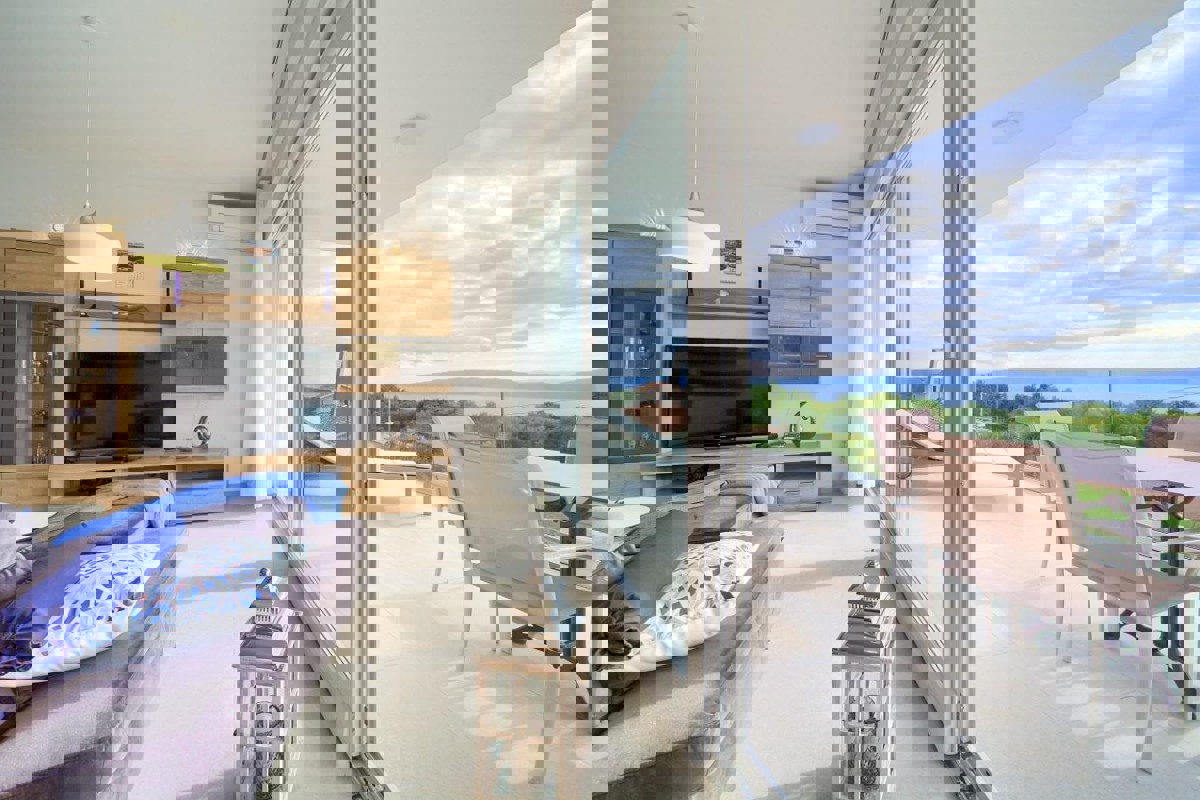 Villa con quattro appartamenti e vista mare