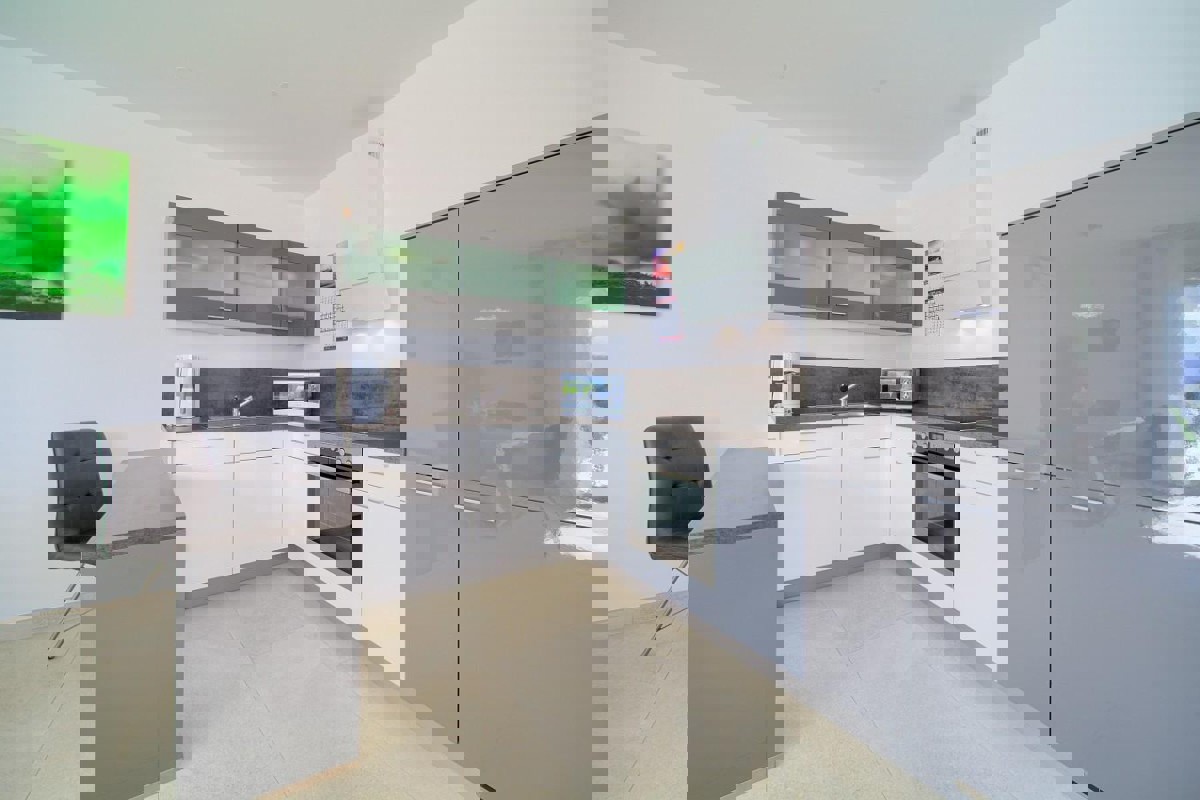 Villa con quattro appartamenti e vista mare