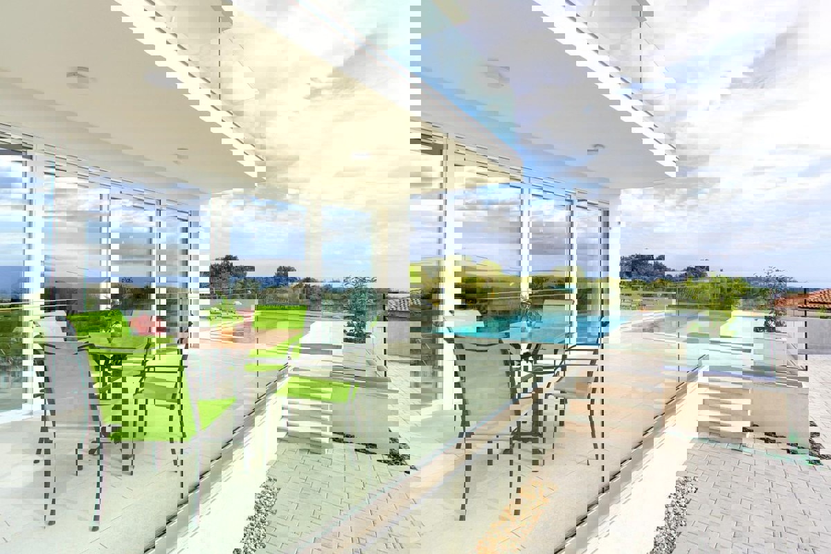 Villa con quattro appartamenti e vista mare