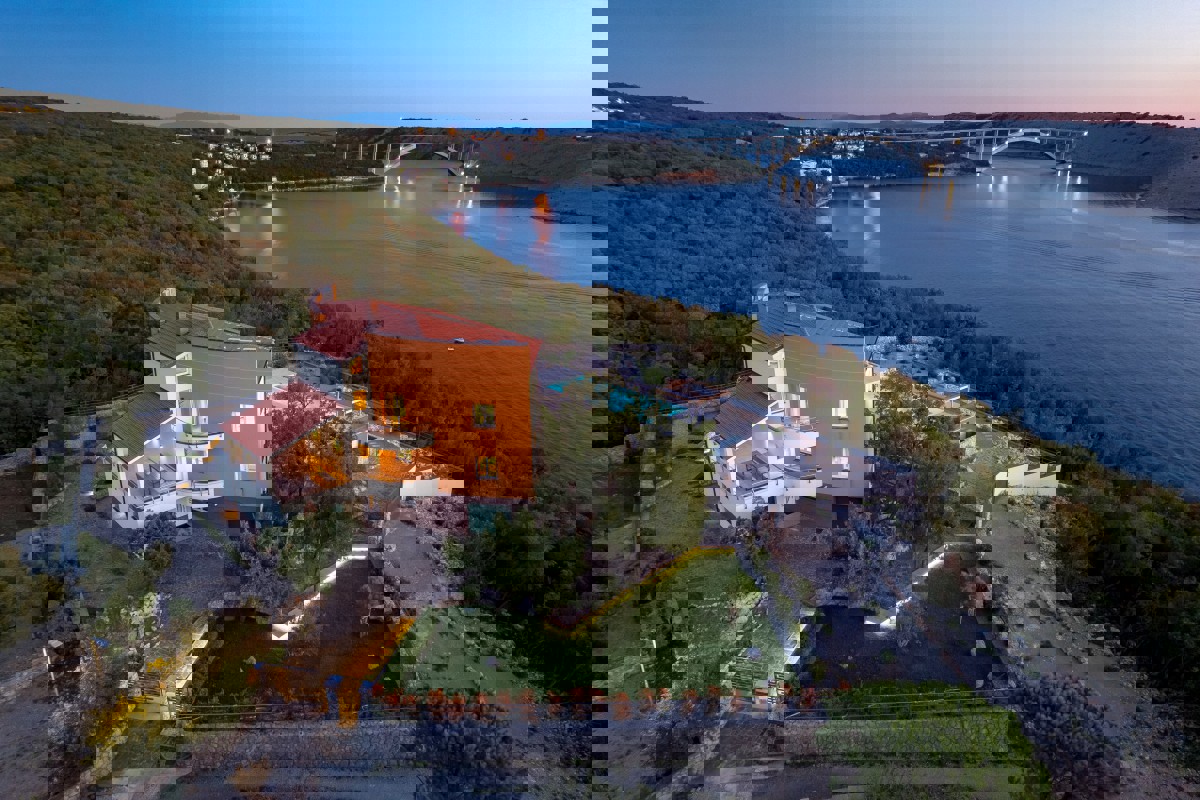 Magnifica villa con vista spettacolare sul mare