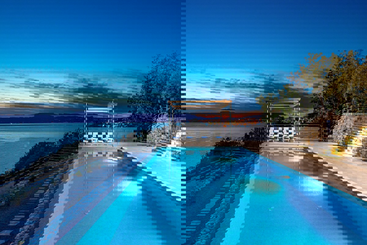 Magnifica villa con vista spettacolare sul mare