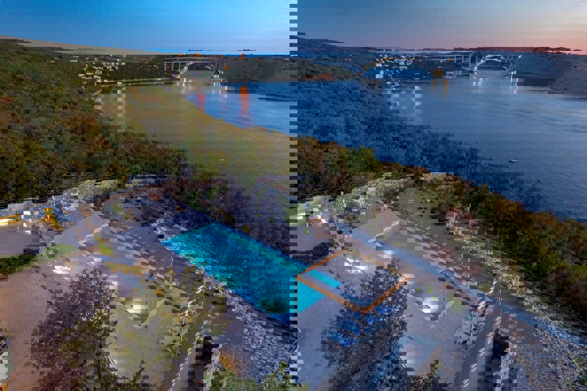 Magnifica villa con vista spettacolare sul mare