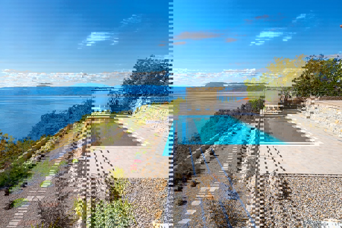 Magnifica villa con vista spettacolare sul mare