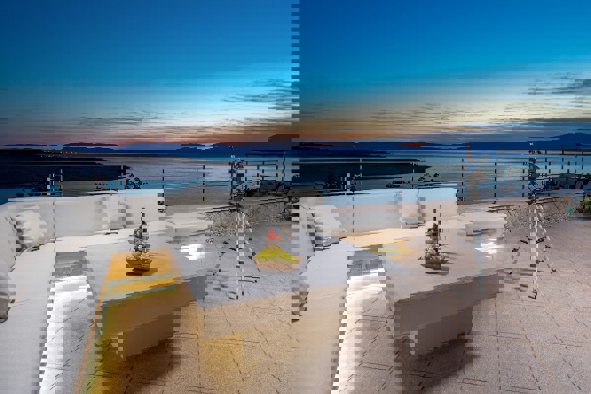 Magnifica villa con vista spettacolare sul mare