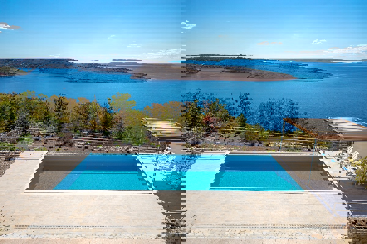 Magnifica villa con vista spettacolare sul mare