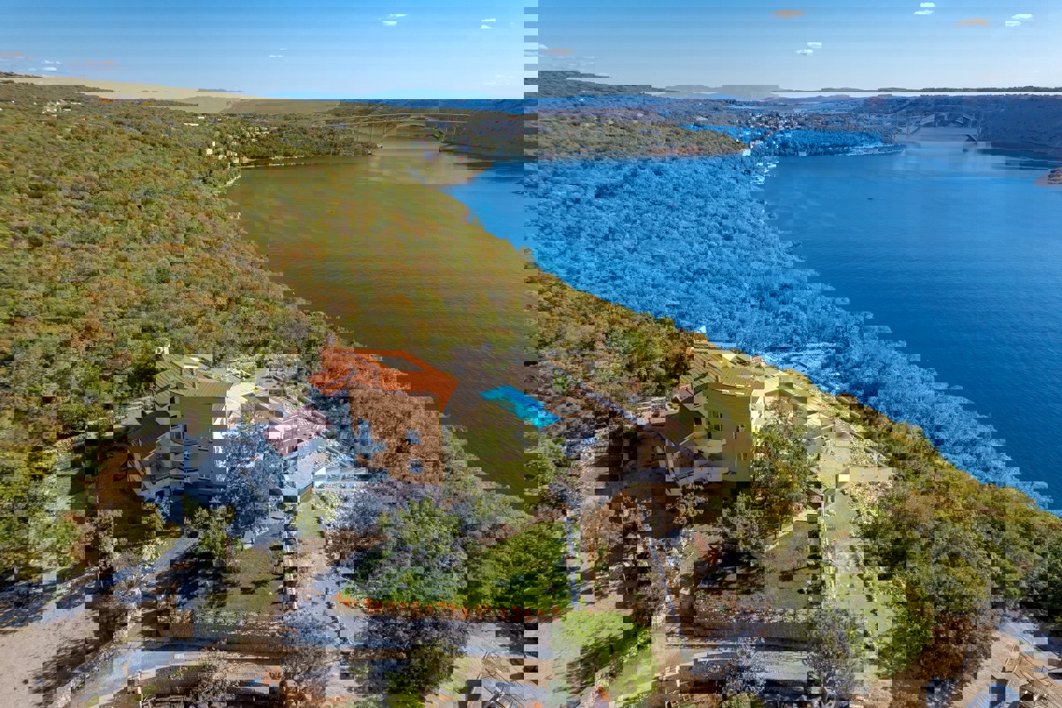 Magnifica villa con vista spettacolare sul mare