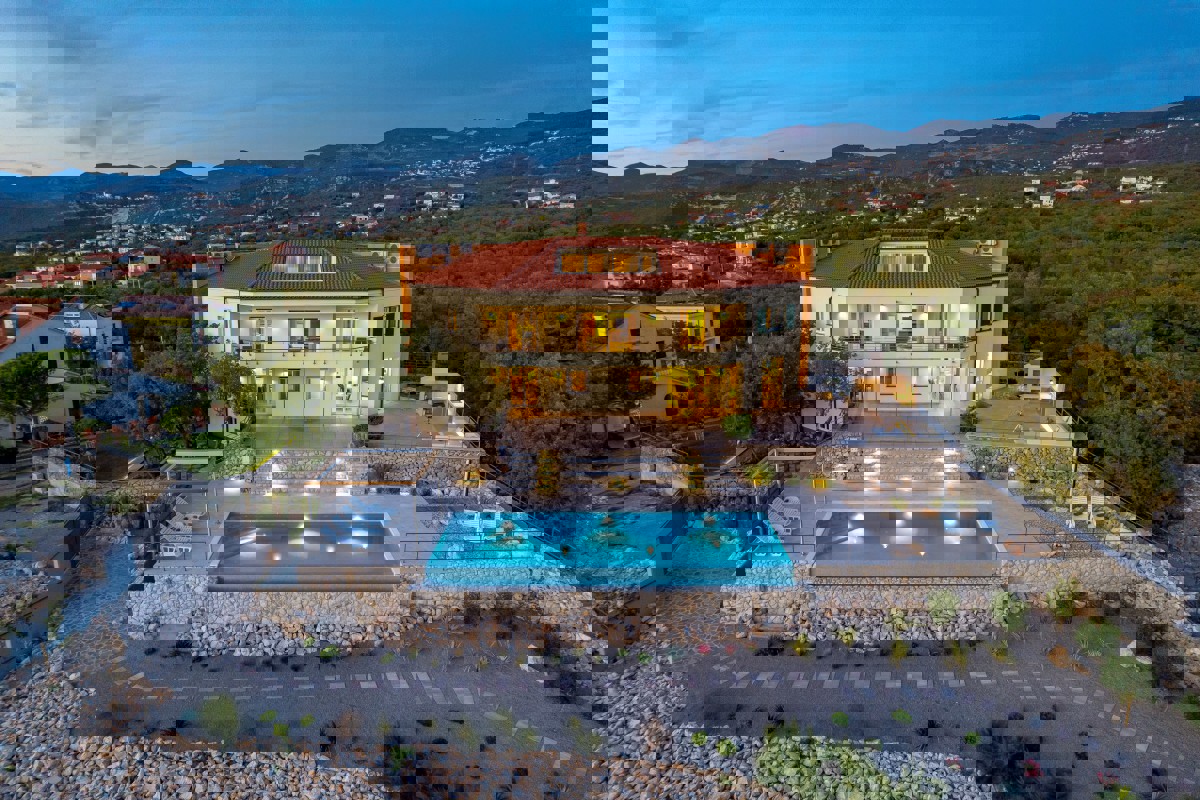 Magnifica villa con vista spettacolare sul mare