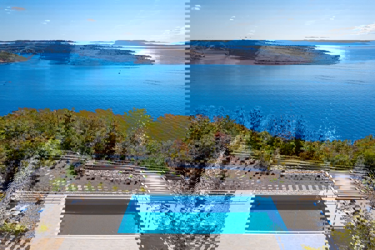 Magnifica villa con vista spettacolare sul mare