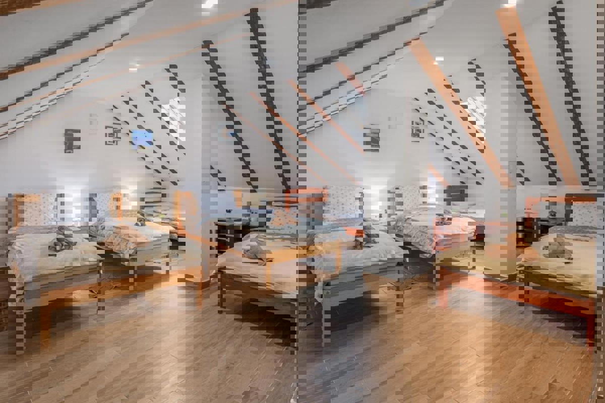 Ampia tenuta con case in pietra