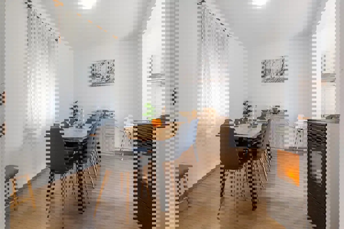 Ampia tenuta con case in pietra