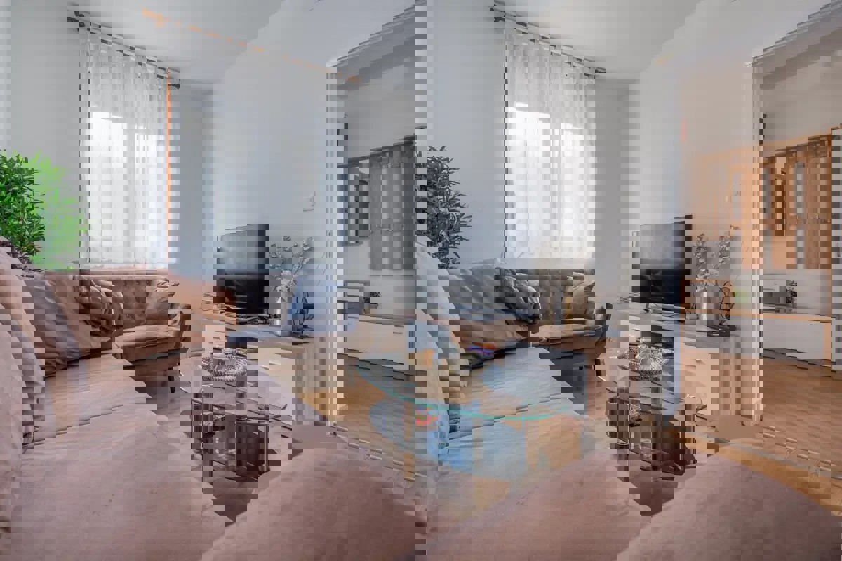 Ampia tenuta con case in pietra