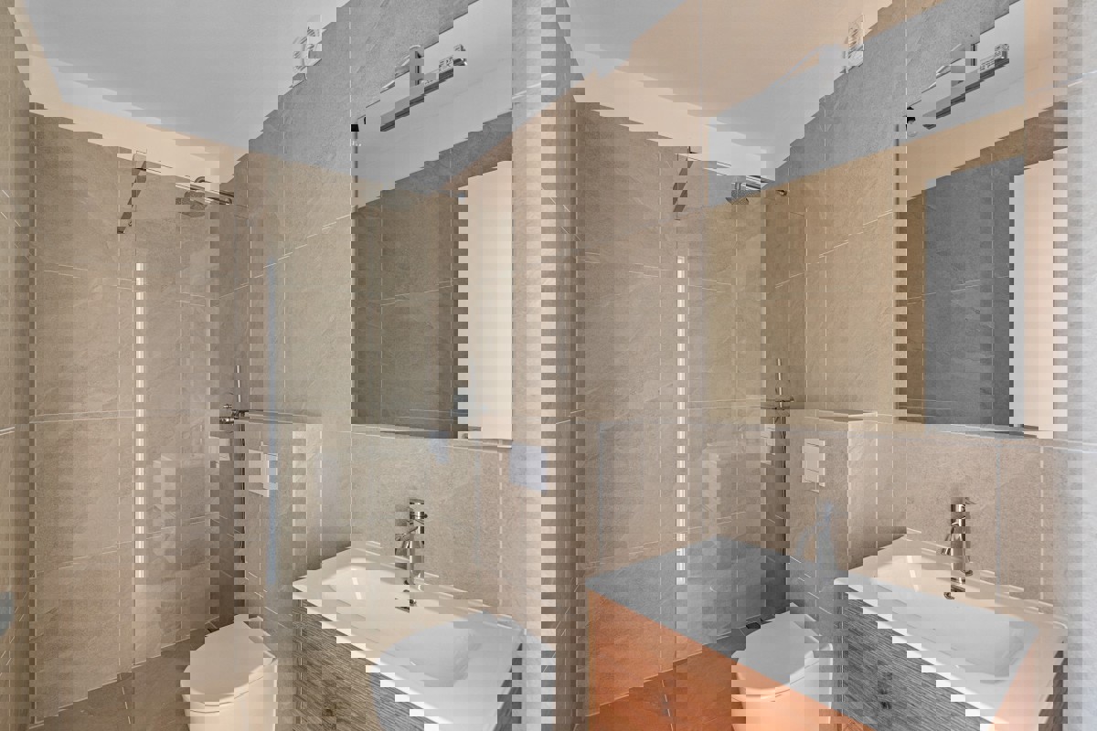 Appartamento con una camera da letto, terrazza e vista mare