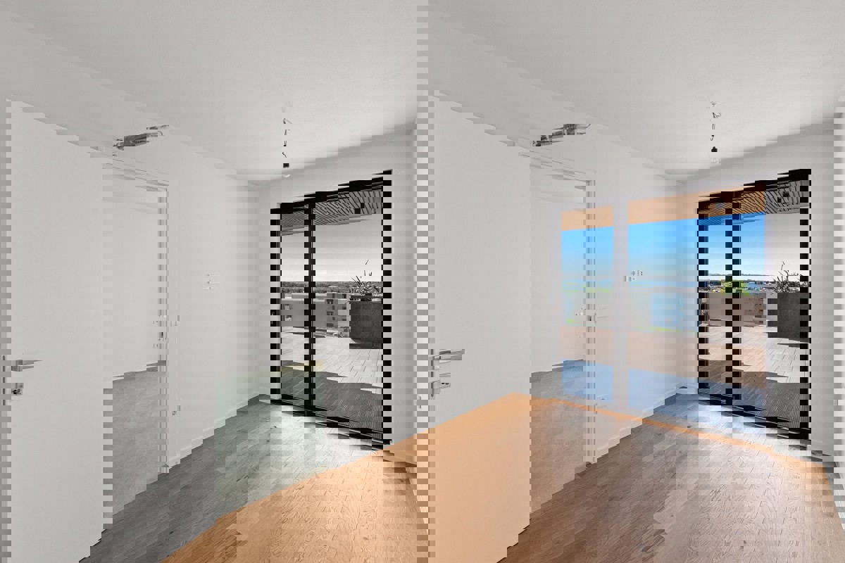 Appartamento con una camera da letto, terrazza e vista mare