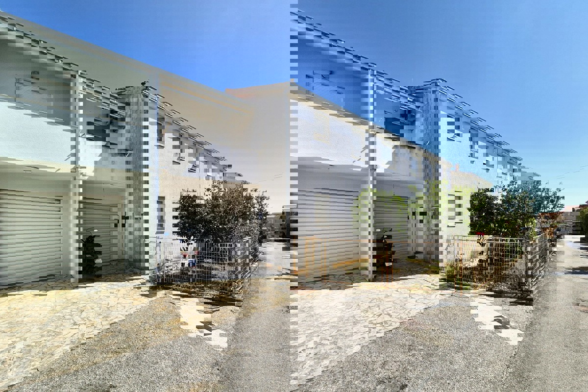 Casa familiare a schiera su due piani