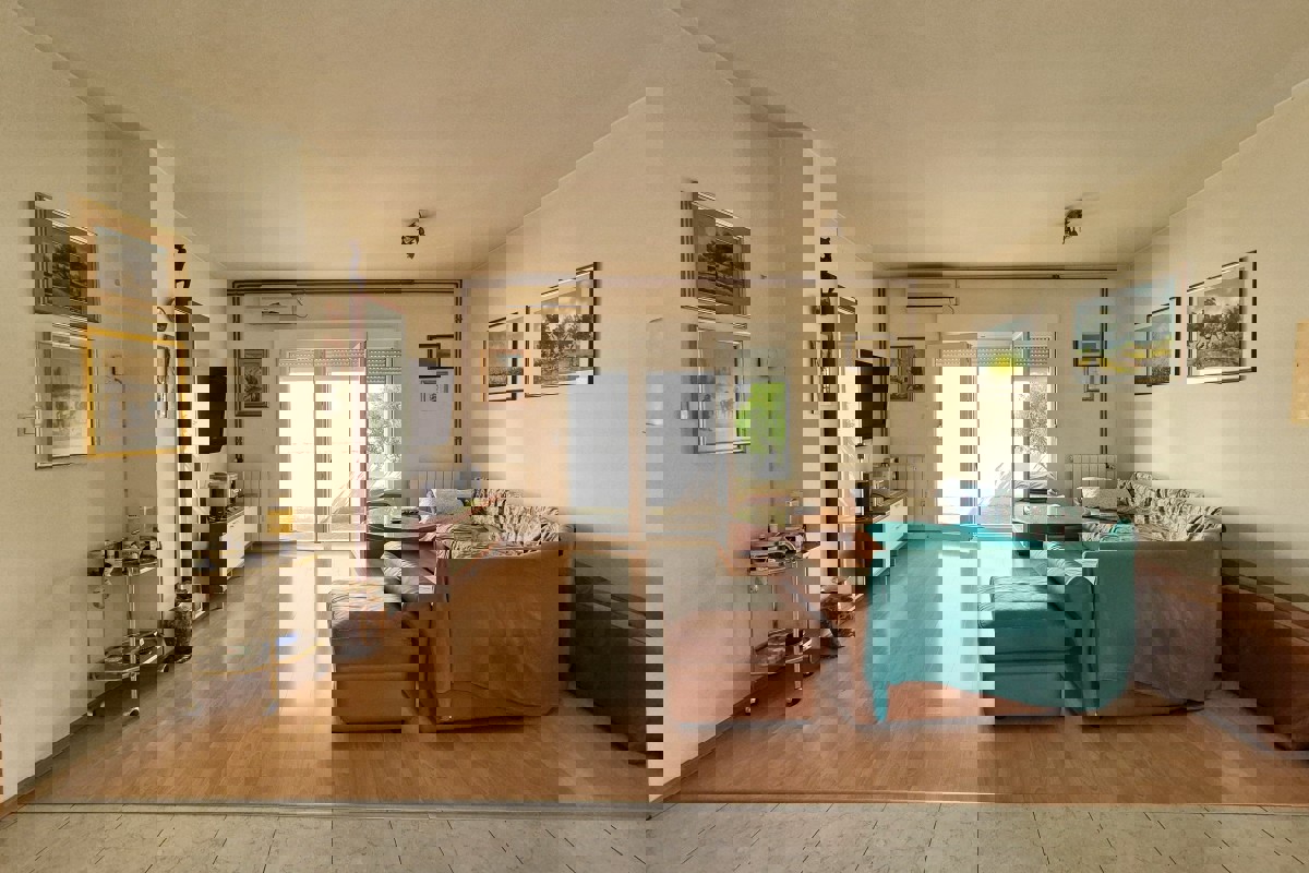 Casa familiare a schiera su due piani