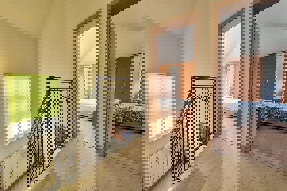 Casa familiare a schiera su due piani