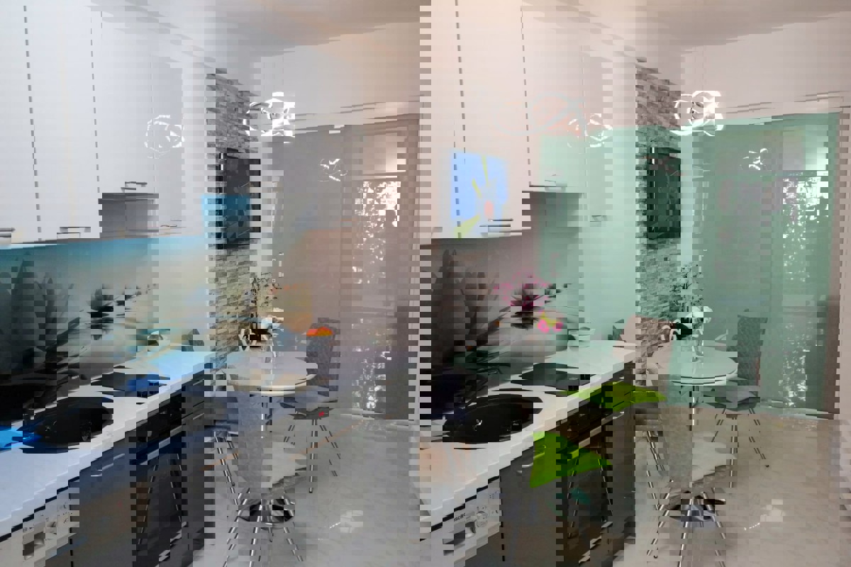 Casa bifamiliare in pietra sul lungomare