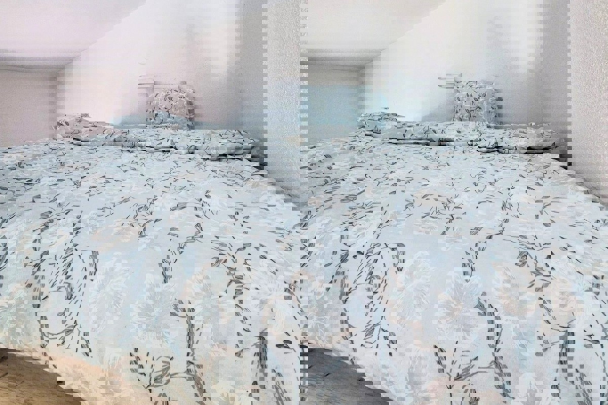 Casa di nuova costruzione con due appartamenti, giardino e parcheggio