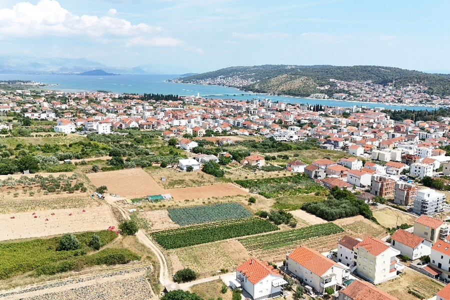 Terreno edificabile vicino al centro di Traù