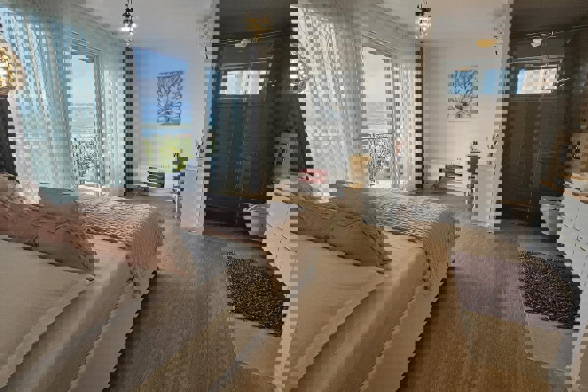 Elegante villa con sauna e vista mare