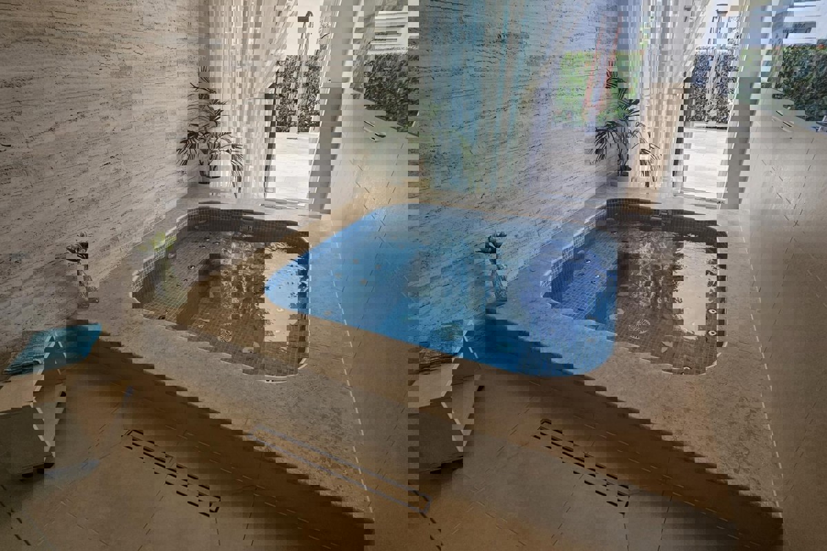 Elegante villa con sauna e vista mare