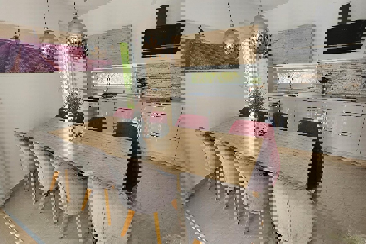 Elegante villa con sauna e vista mare