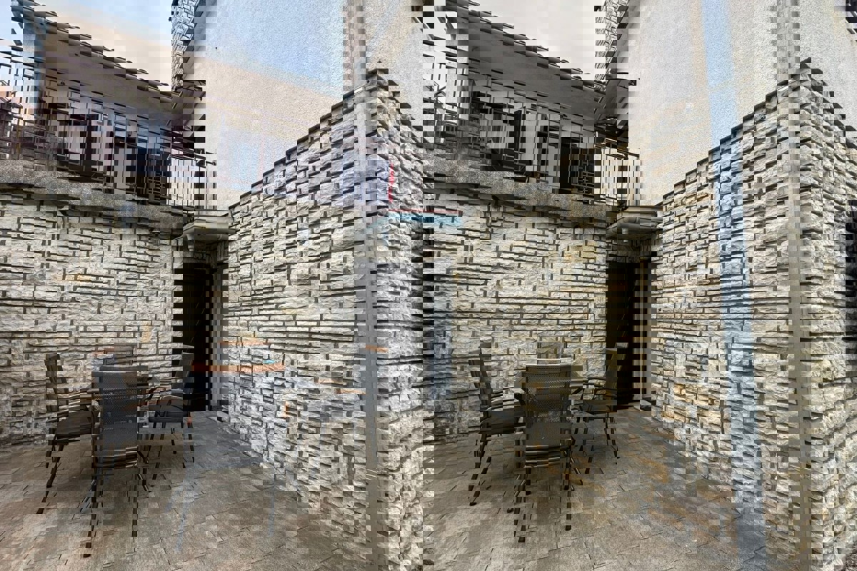 Proprietà unica in prima fila sul mare