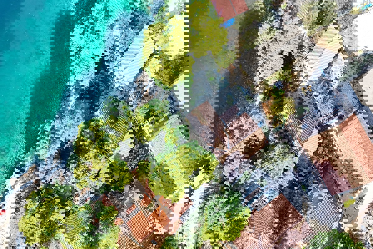 Proprietà unica in prima fila sul mare