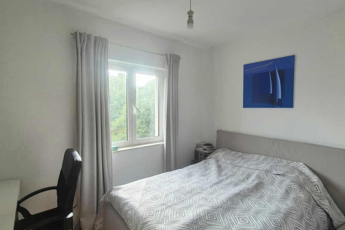 Appartamento con due camere da letto e parcheggio disponibile per gli inquilini