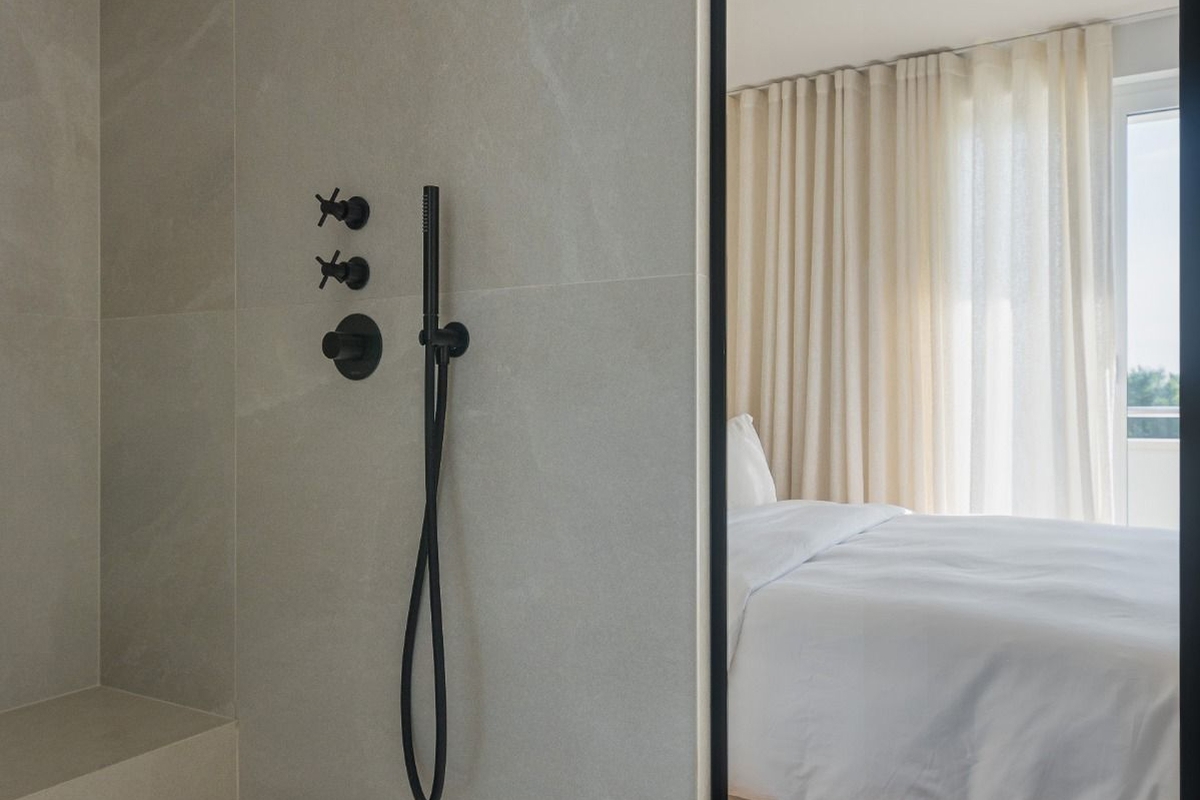 Lussuoso appartamento con due camere da letto e vista mare