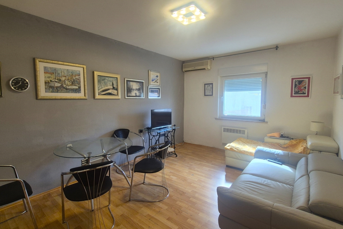 Casa con tre appartamenti e garage