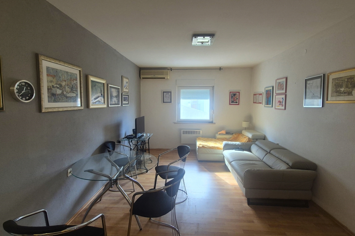 Casa con tre appartamenti e garage