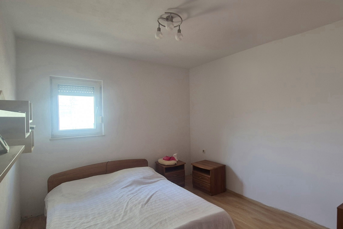 Casa con tre appartamenti e garage