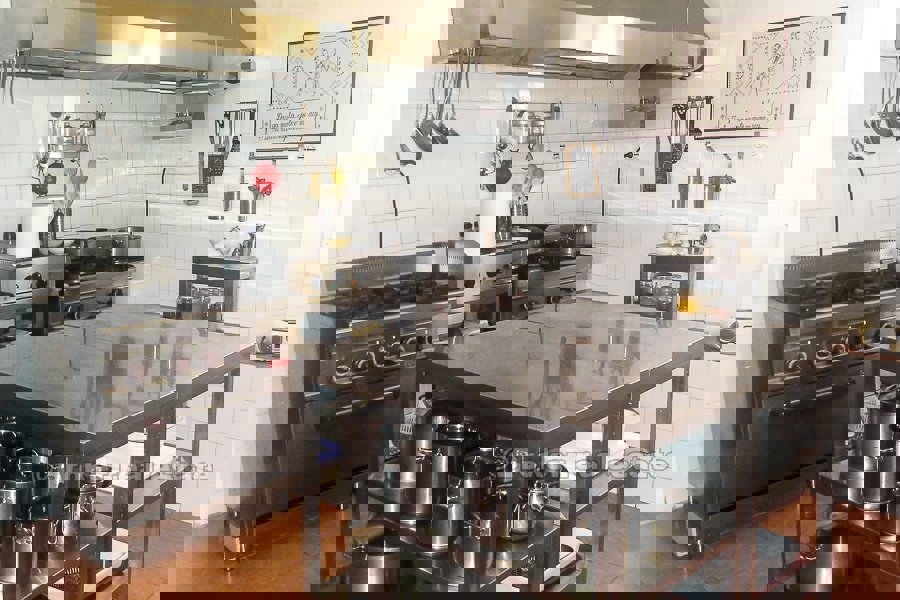 Casa in pietra ristrutturata vicino al mare, in vendita