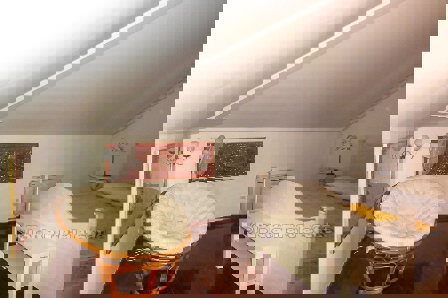 Casa in pietra ristrutturata vicino al mare, in vendita