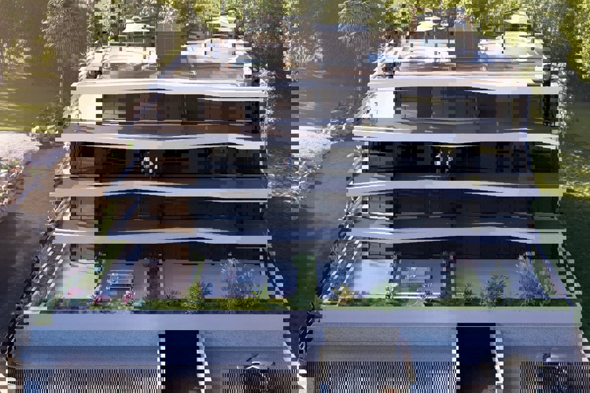 Attico in un nuovo edificio con vista mare