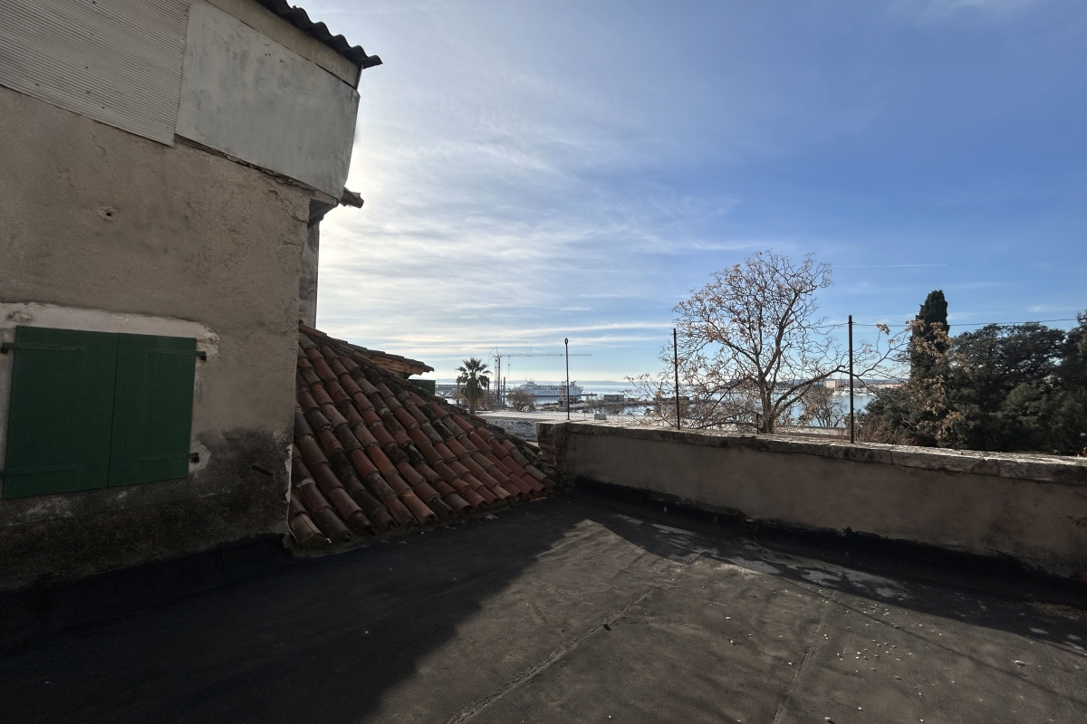 Ampio attico in posizione privilegiata con vista mare