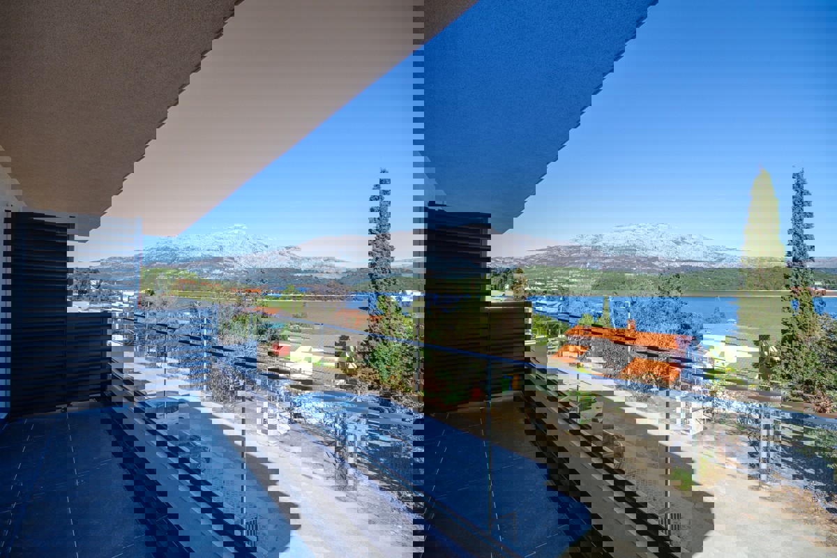 Appartamento duplex con vista mare