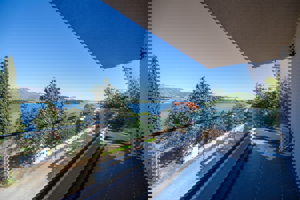 Appartamento duplex con vista mare