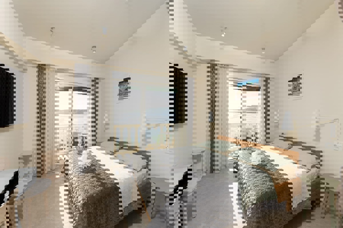 Hotel in prima fila sul mare