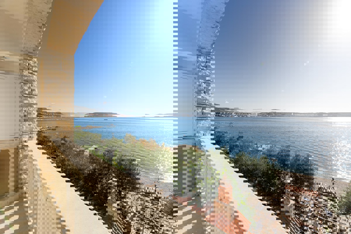 Hotel in prima fila sul mare